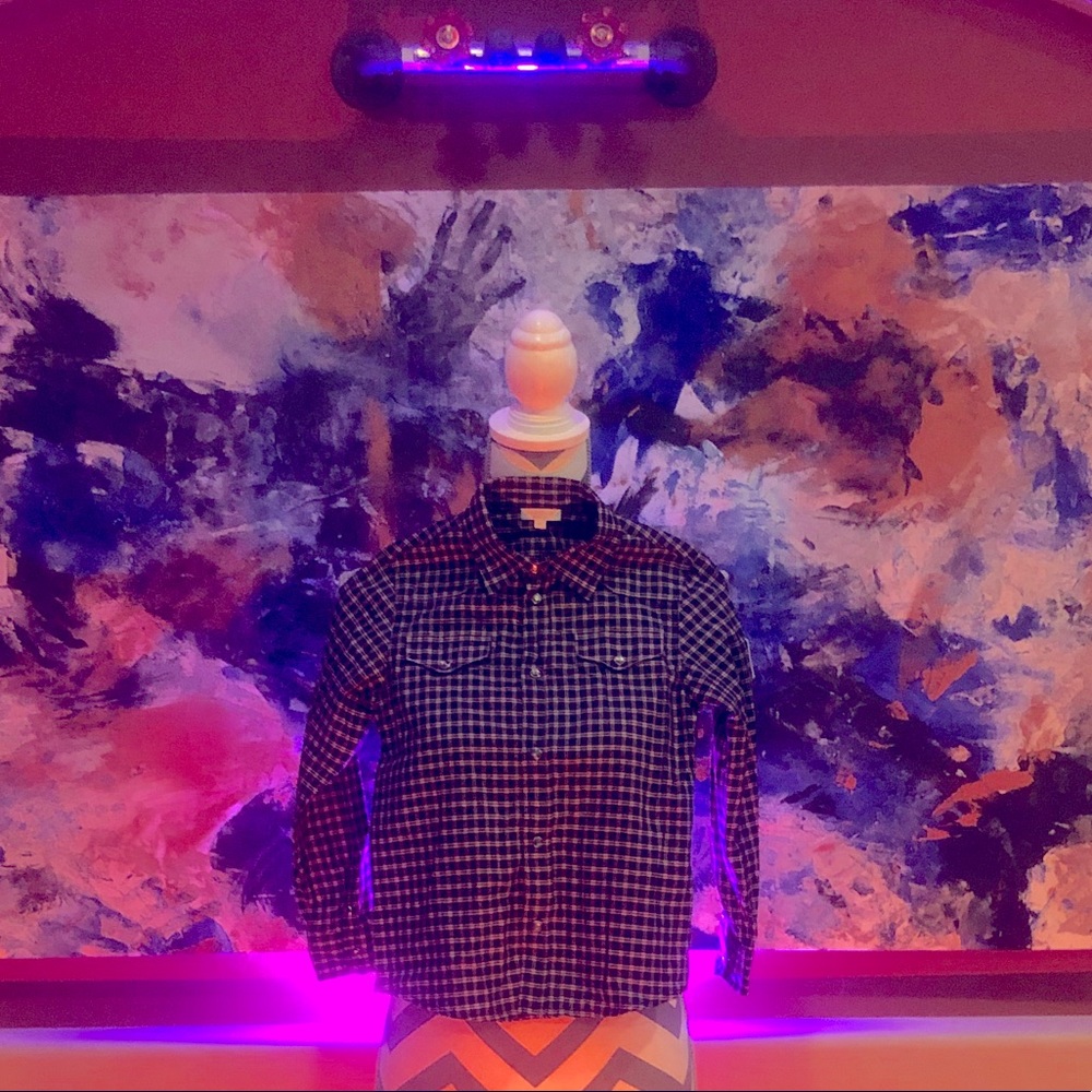 (Boys) size 6 Gucci button up shirt.
